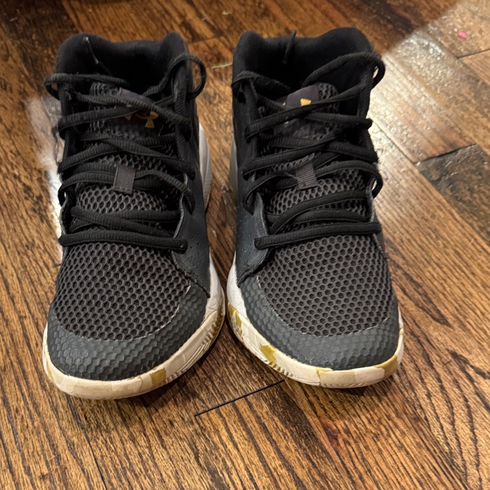Under Armour Kids Black and Gold Sneakers